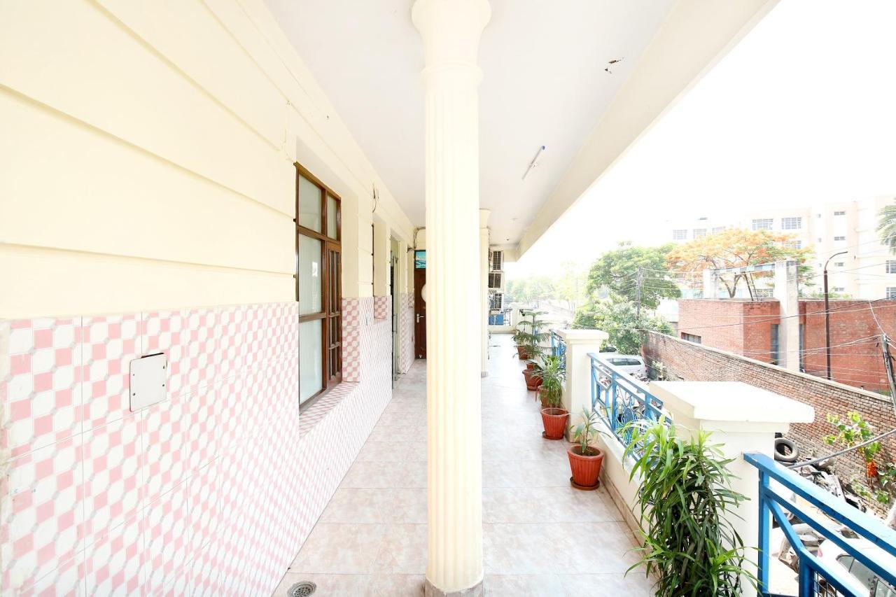 Oyo 2530 Surya Palace Chandigarh Luaran gambar